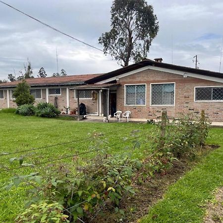 Quito Eco Lodge Airport - B&B Tababela Exterior foto